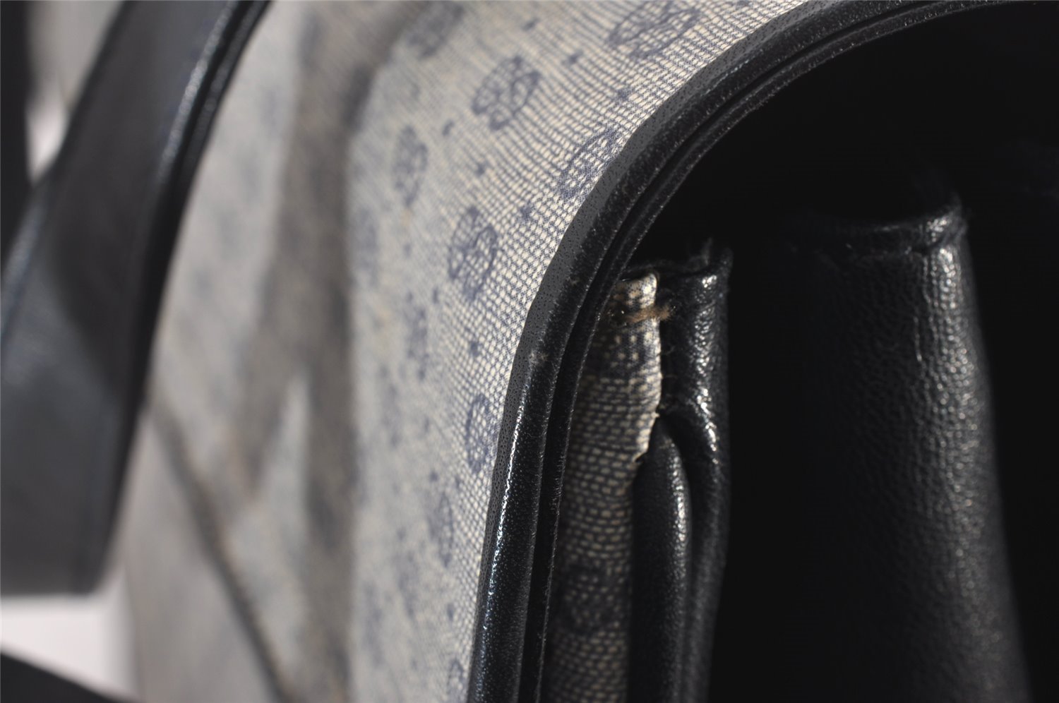 Authentic GUCCI Vintage Micro GG PVC Leather Hand Bag Purse Navy Blue 3543I