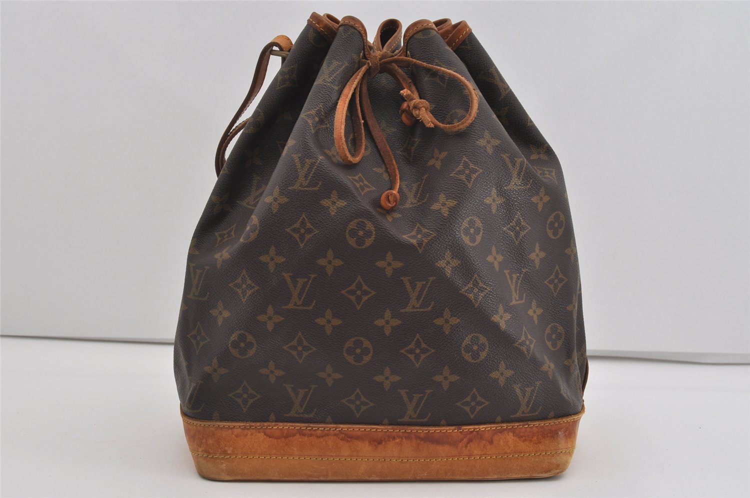Authentic Louis Vuitton Monogram Noe Shoulder Drawstring Bag M42224 LV 3552I