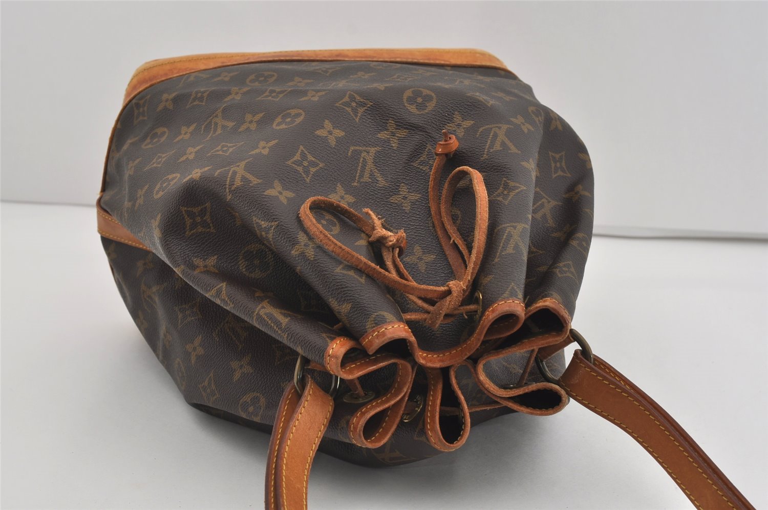 Authentic Louis Vuitton Monogram Noe Shoulder Drawstring Bag M42224 LV 3552I