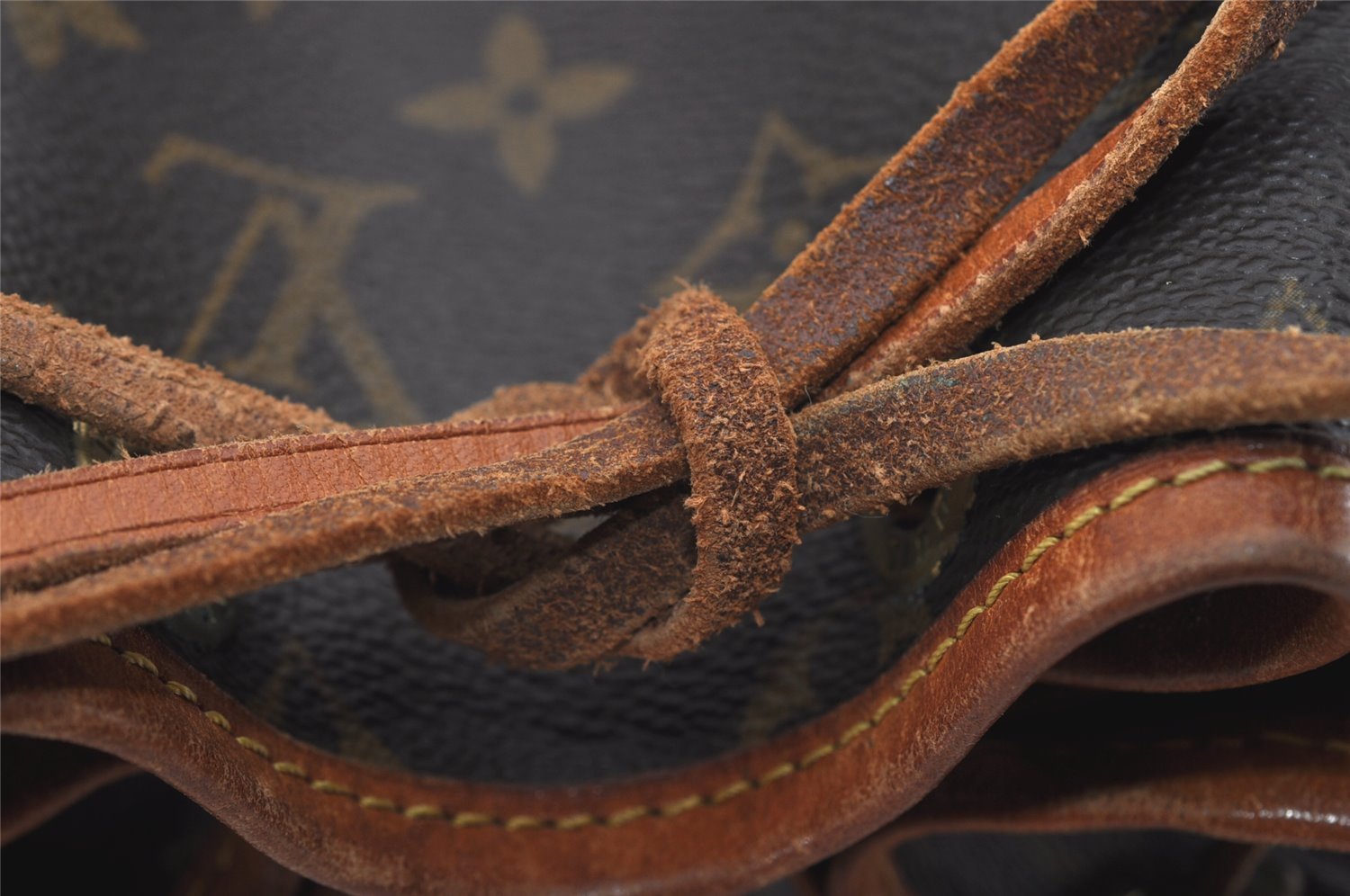 Authentic Louis Vuitton Monogram Noe Shoulder Drawstring Bag M42224 LV 3552I