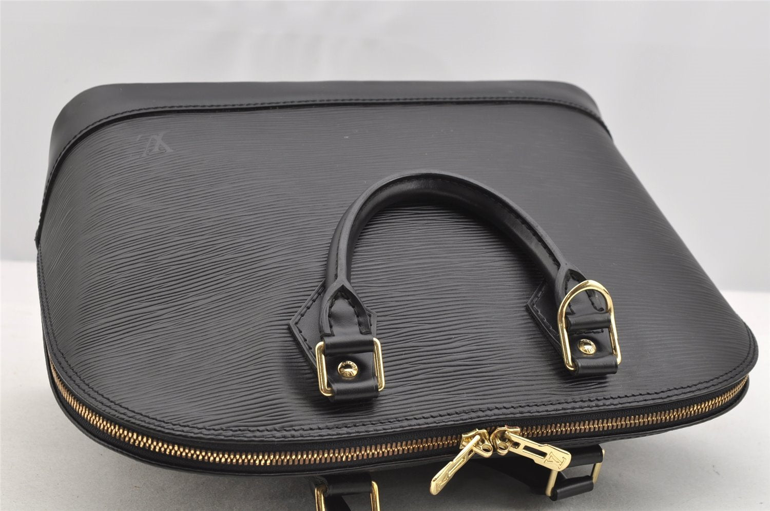 Authentic Louis Vuitton Epi Alma PM Hand Bag Black M40302 LV 3575I