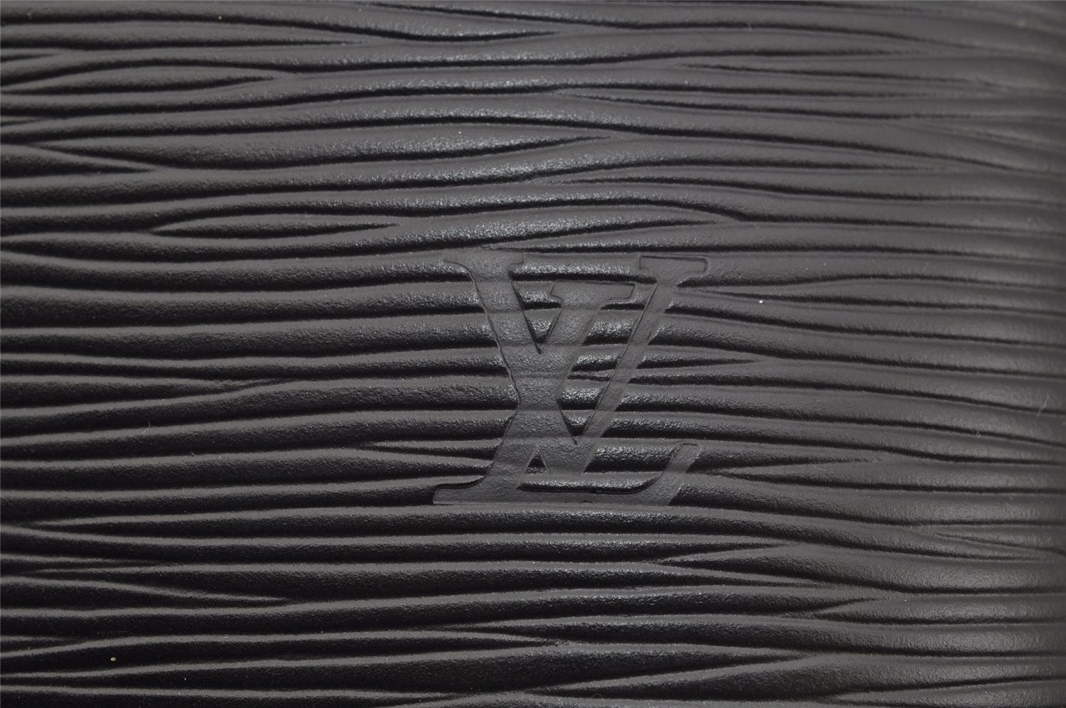 Authentic Louis Vuitton Epi Alma PM Hand Bag Black M40302 LV 3575I