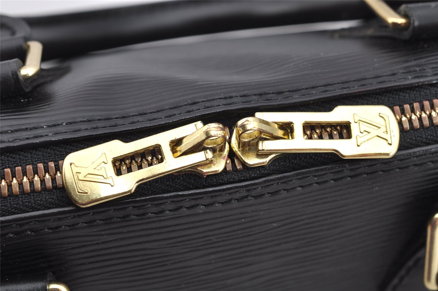 Authentic Louis Vuitton Epi Alma PM Hand Bag Black M40302 LV 3575I