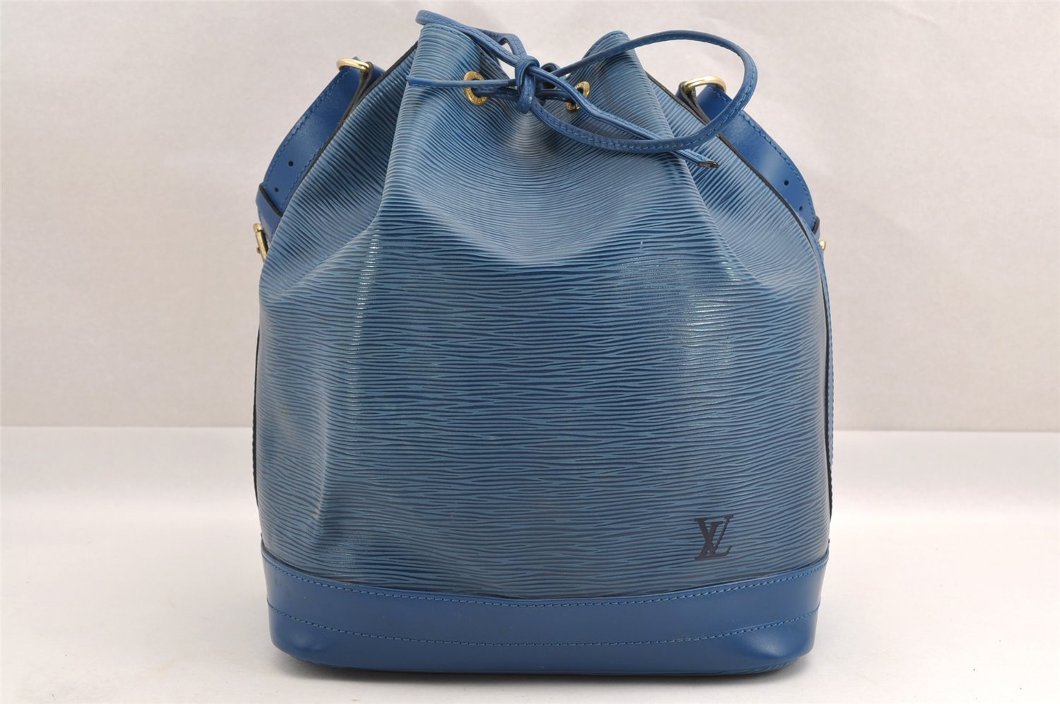 Authentic Louis Vuitton Epi Noe Shoulder Drawstring Bag Blue M44005 LV 3622I
