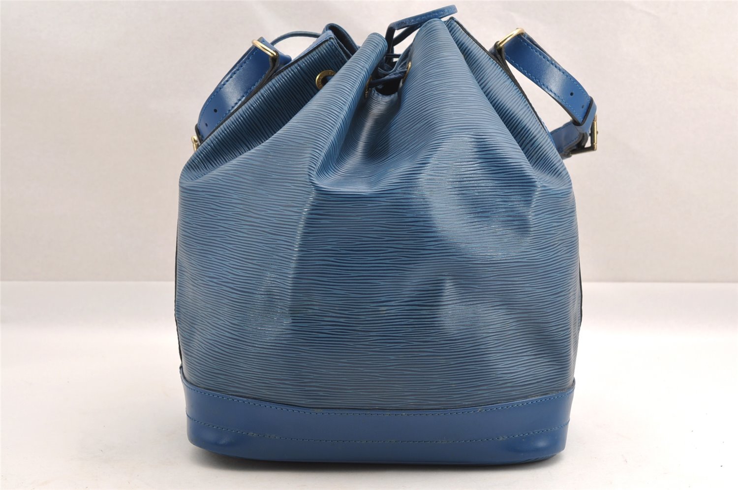 Authentic Louis Vuitton Epi Noe Shoulder Drawstring Bag Blue M44005 LV 3622I