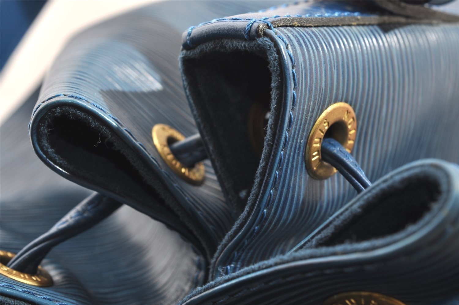Authentic Louis Vuitton Epi Noe Shoulder Drawstring Bag Blue M44005 LV 3622I