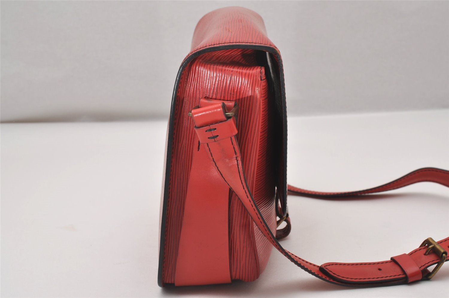 Authentic Louis Vuitton Epi Cartouchiere MM Shoulder Cross Bag M52247 Red 3623I