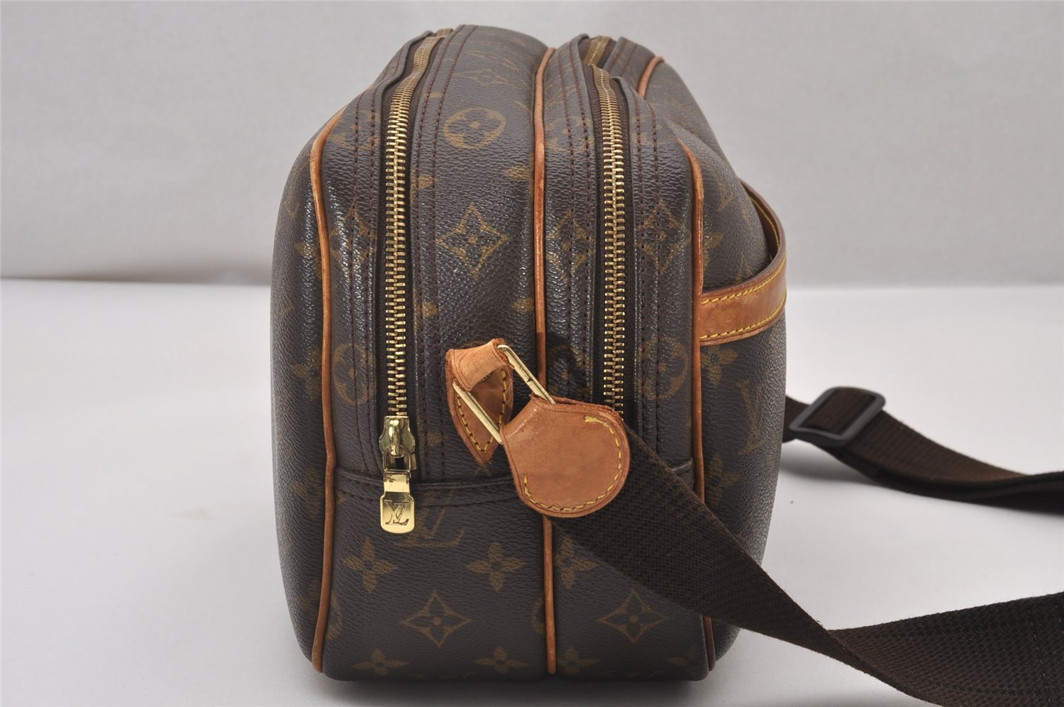 Authentic Louis Vuitton Monogram Reporter PM Shoulder Cross Bag M45254 LV 3628I