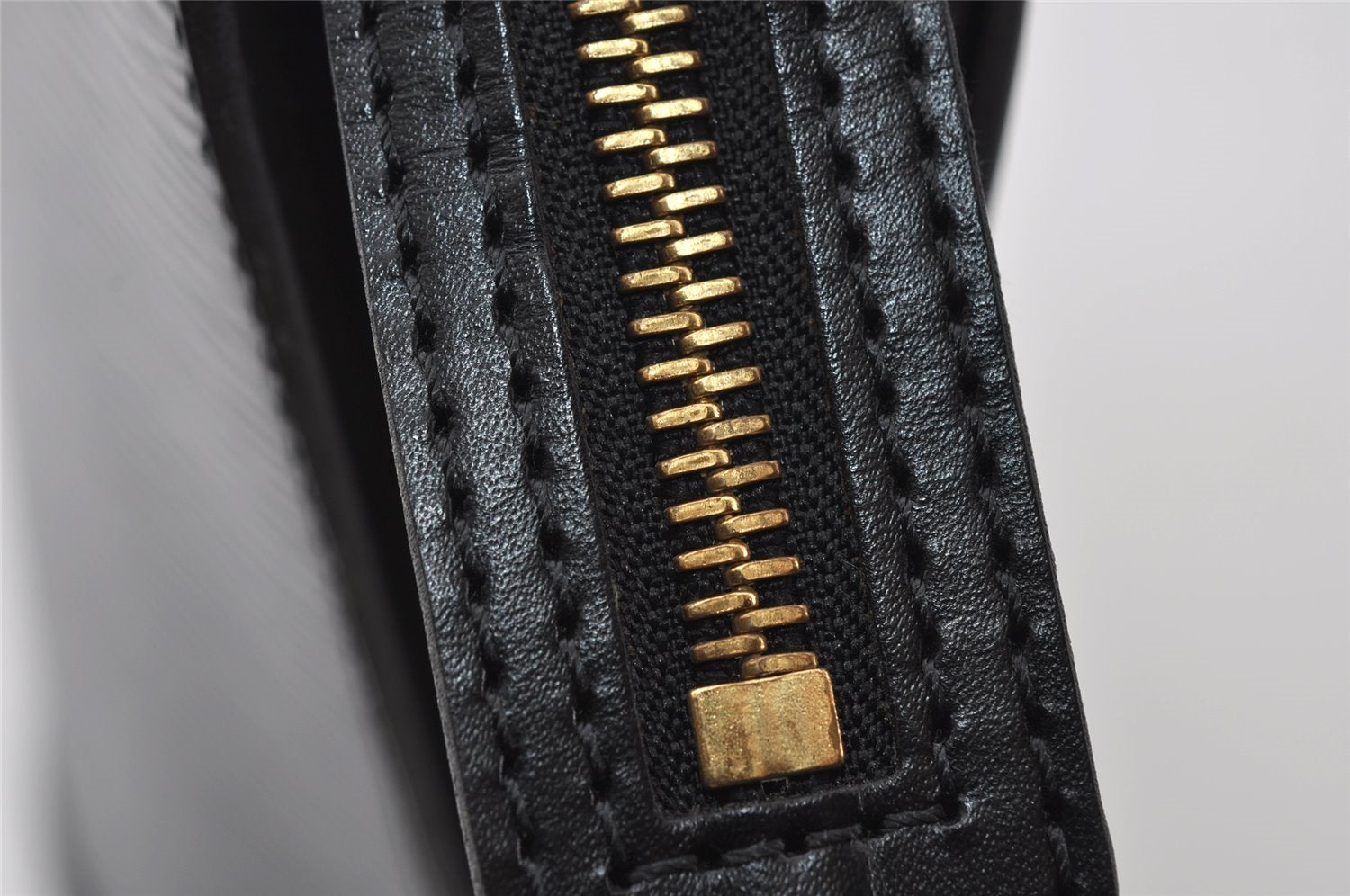 Authentic Louis Vuitton Epi Saint Jacques Hand Bag Black M52272 LV 3631I