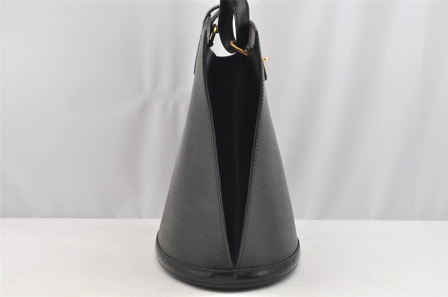 Authentic Louis Vuitton Epi Cluny Shoulder Bag Purse Black M52252 LV 3646I