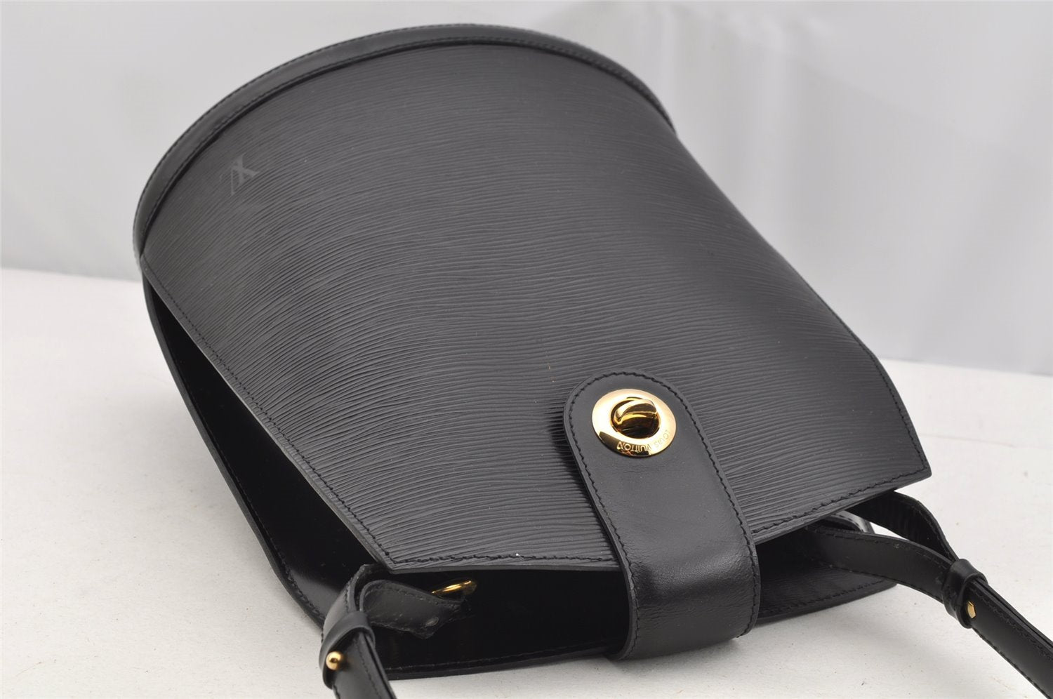 Authentic Louis Vuitton Epi Cluny Shoulder Bag Purse Black M52252 LV 3646I