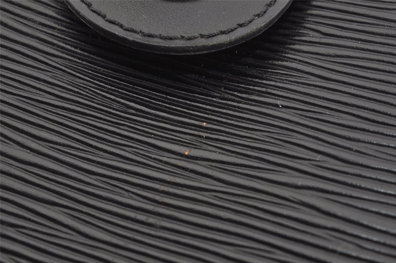 Authentic Louis Vuitton Epi Cluny Shoulder Bag Purse Black M52252 LV 3646I