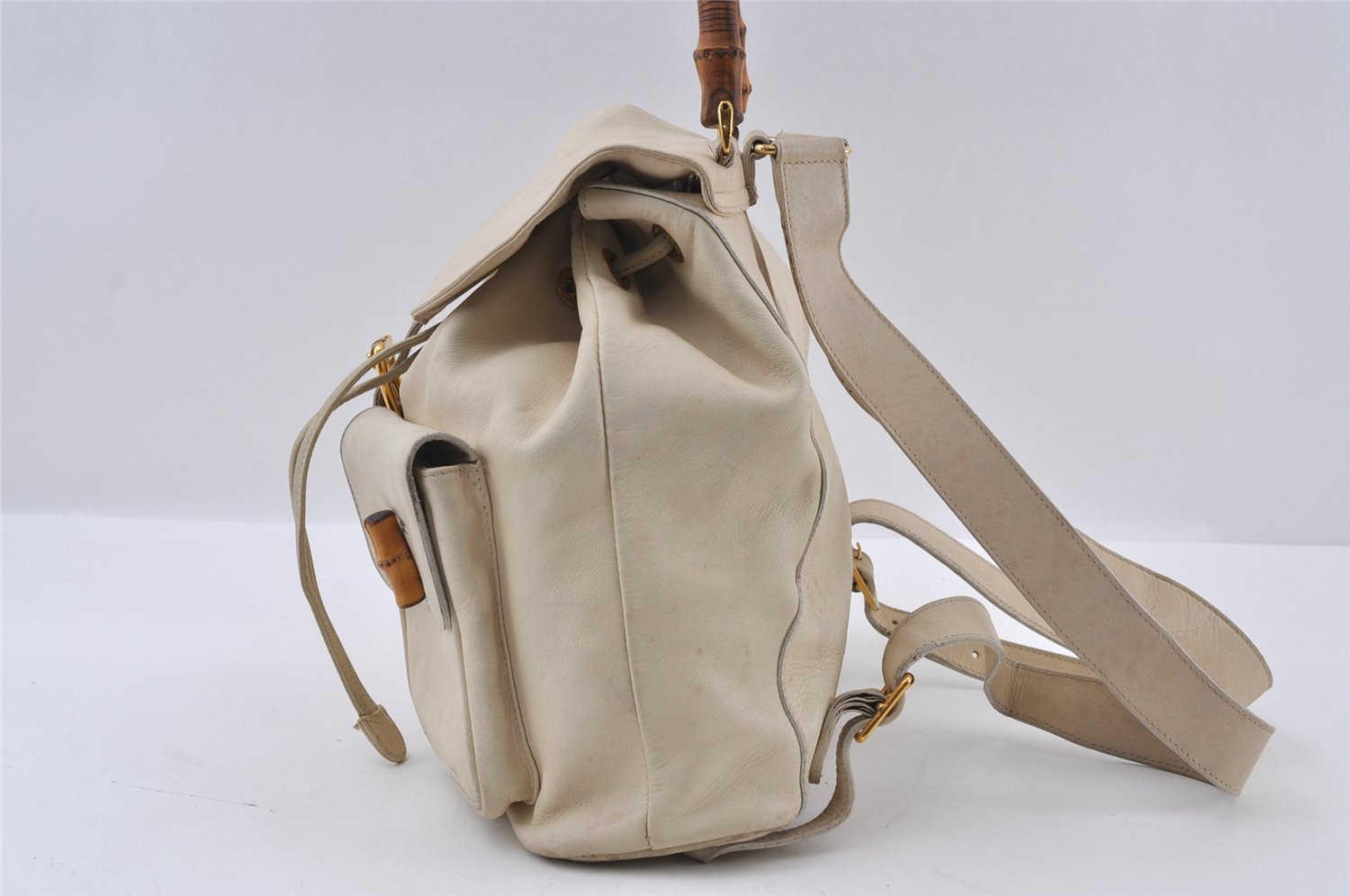 Authentic GUCCI Bamboo Drawstring Backpack Leather White 3647I