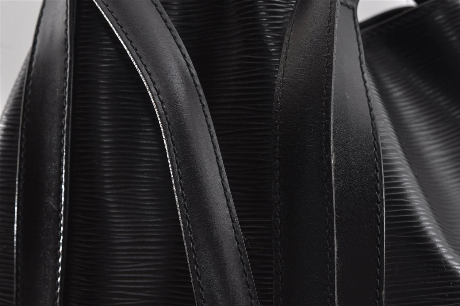 Authentic Louis Vuitton Epi Randonnee PM Shoulder Bag Black M52352 LV 3669I