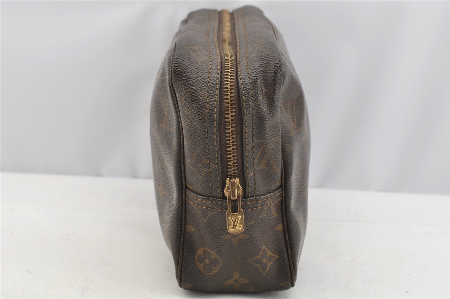Auth Louis Vuitton Monogram Trousse Toilette 28 Clutch Hand Bag M47522 LV 3864I