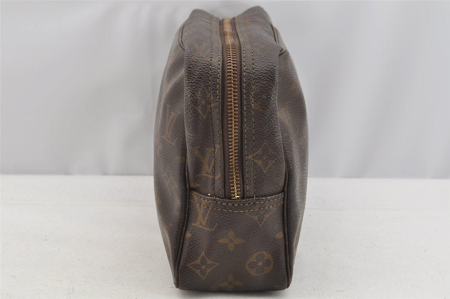 Auth Louis Vuitton Monogram Trousse Toilette 28 Clutch Hand Bag M47522 LV 3864I