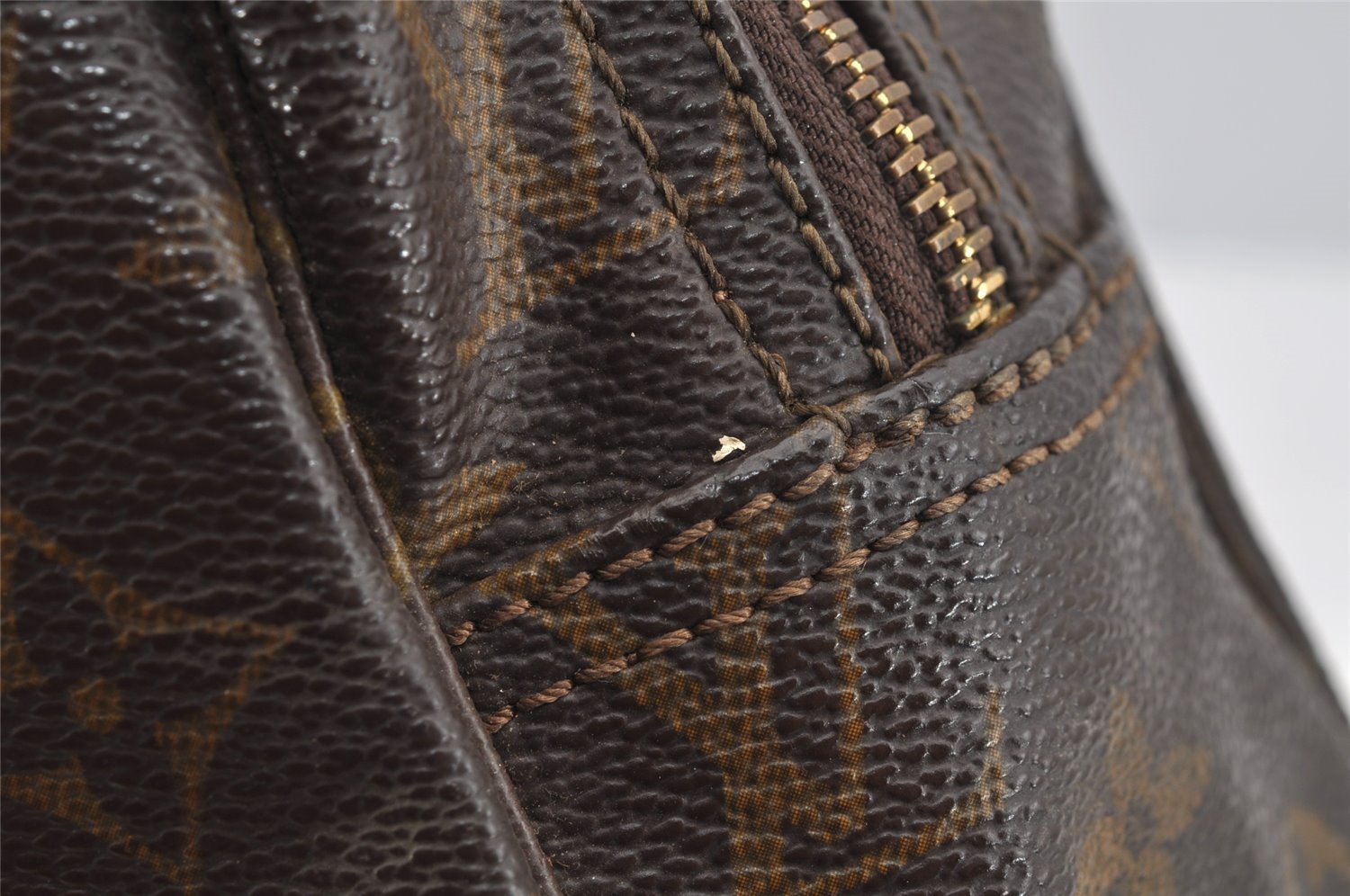 Auth Louis Vuitton Monogram Trousse Toilette 28 Clutch Hand Bag M47522 LV 3864I