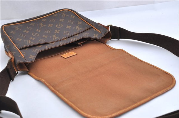 Authentic Louis Vuitton Monogram Messenger Bosphore GM M40105 Shoulder Bag 3882F