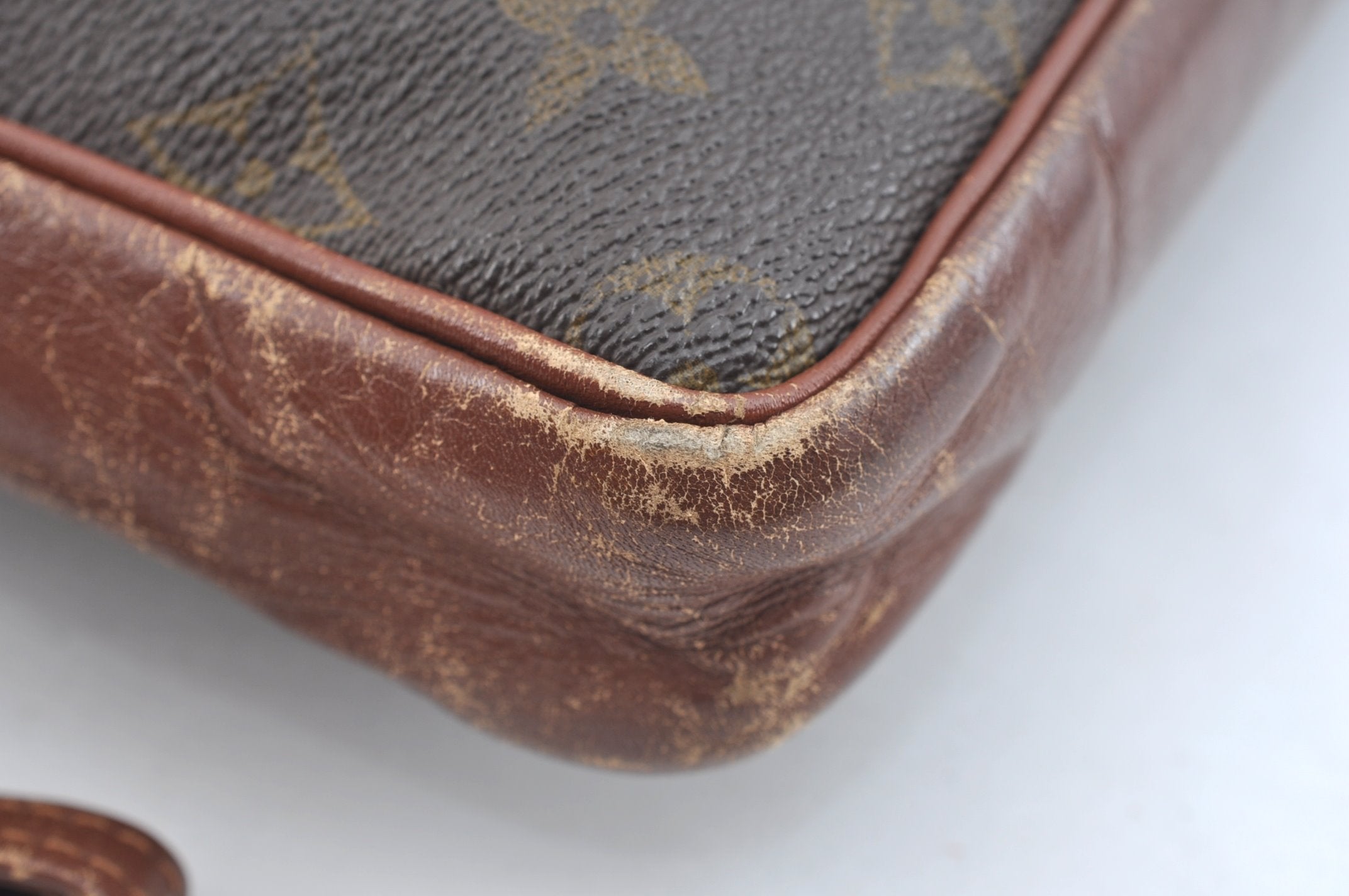 Authentic Louis Vuitton Monogram Pochette Sport Clutch Hand Bag Old Model 3893I