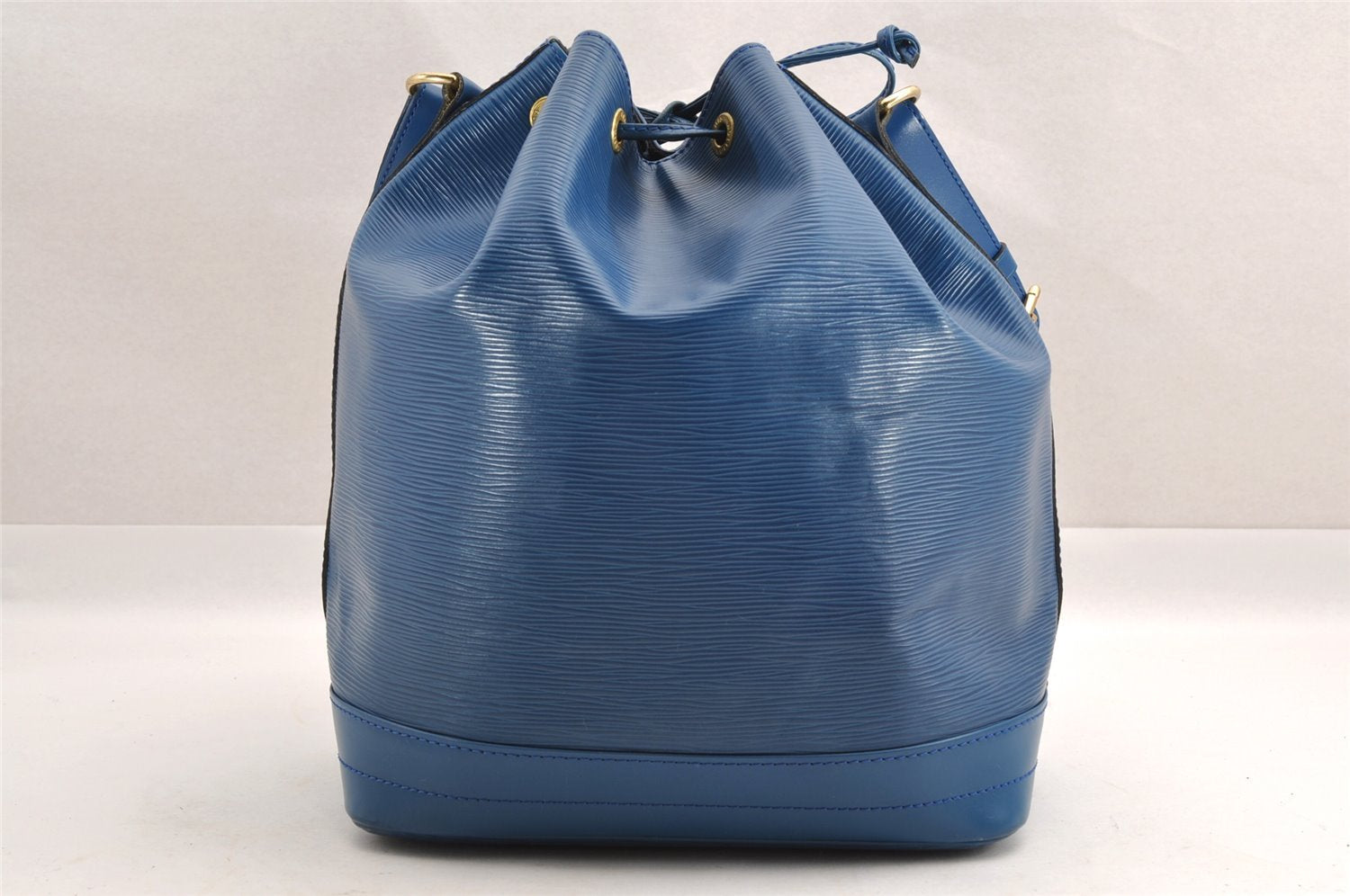 Authentic Louis Vuitton Epi Noe Shoulder Drawstring Bag Blue M44005 LV 3905I