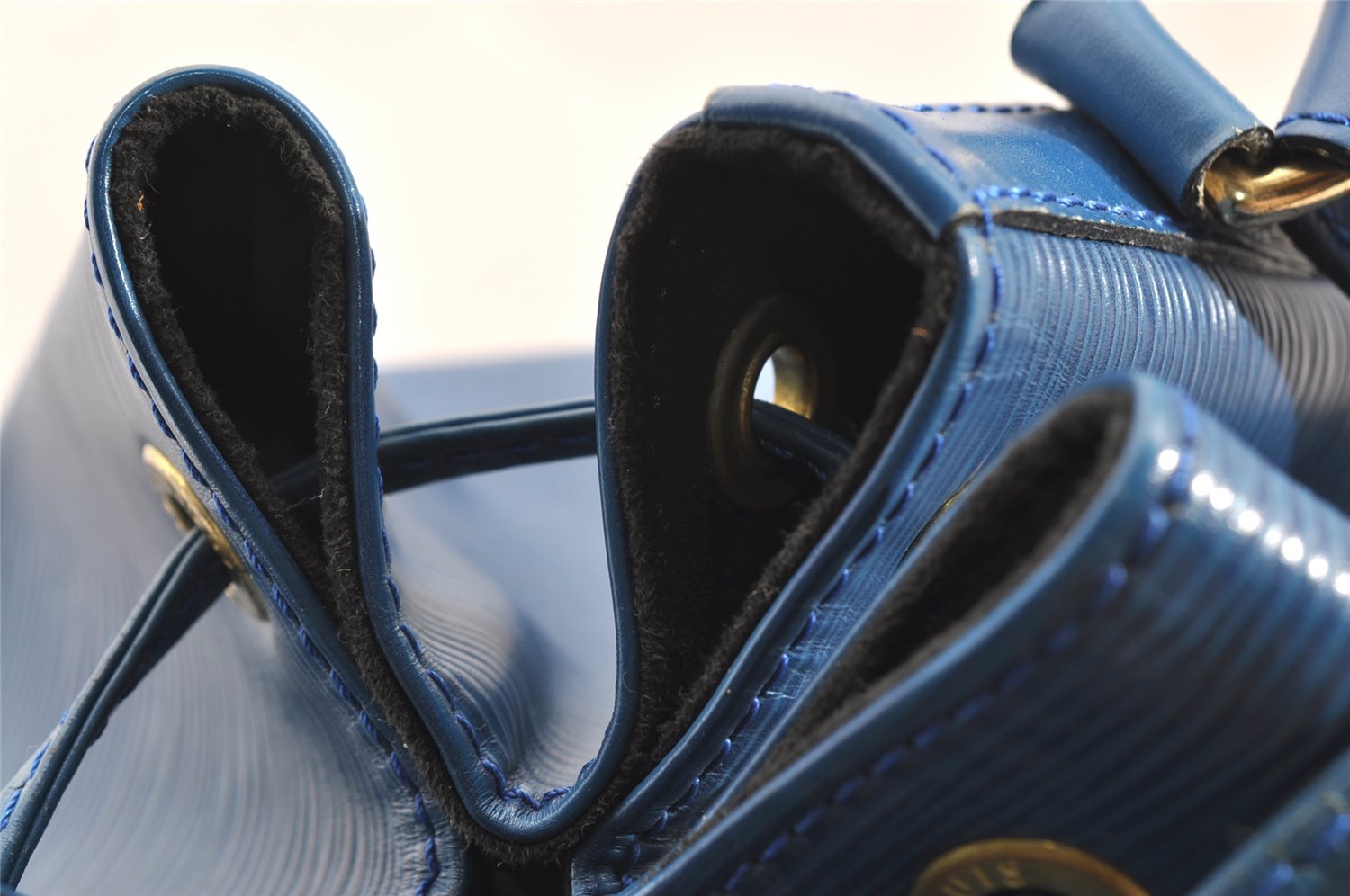 Authentic Louis Vuitton Epi Noe Shoulder Drawstring Bag Blue M44005 LV 3905I