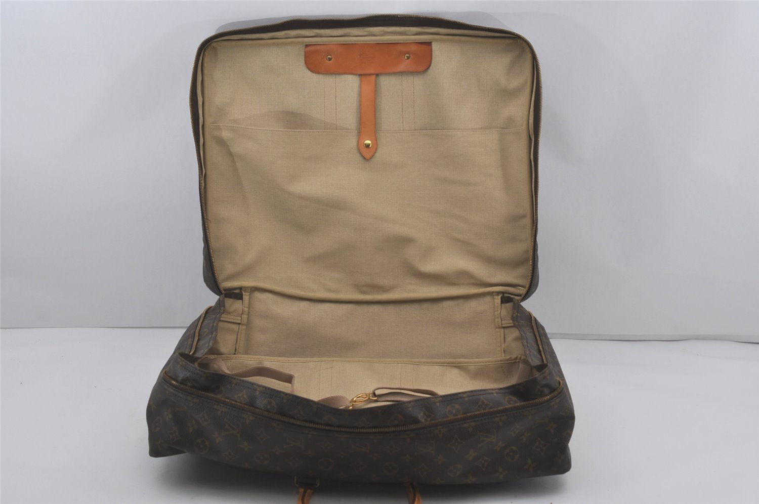 Authentic Louis Vuitton Monogram Sirius 55 Travel Boston Bag M41404 LV 3927I