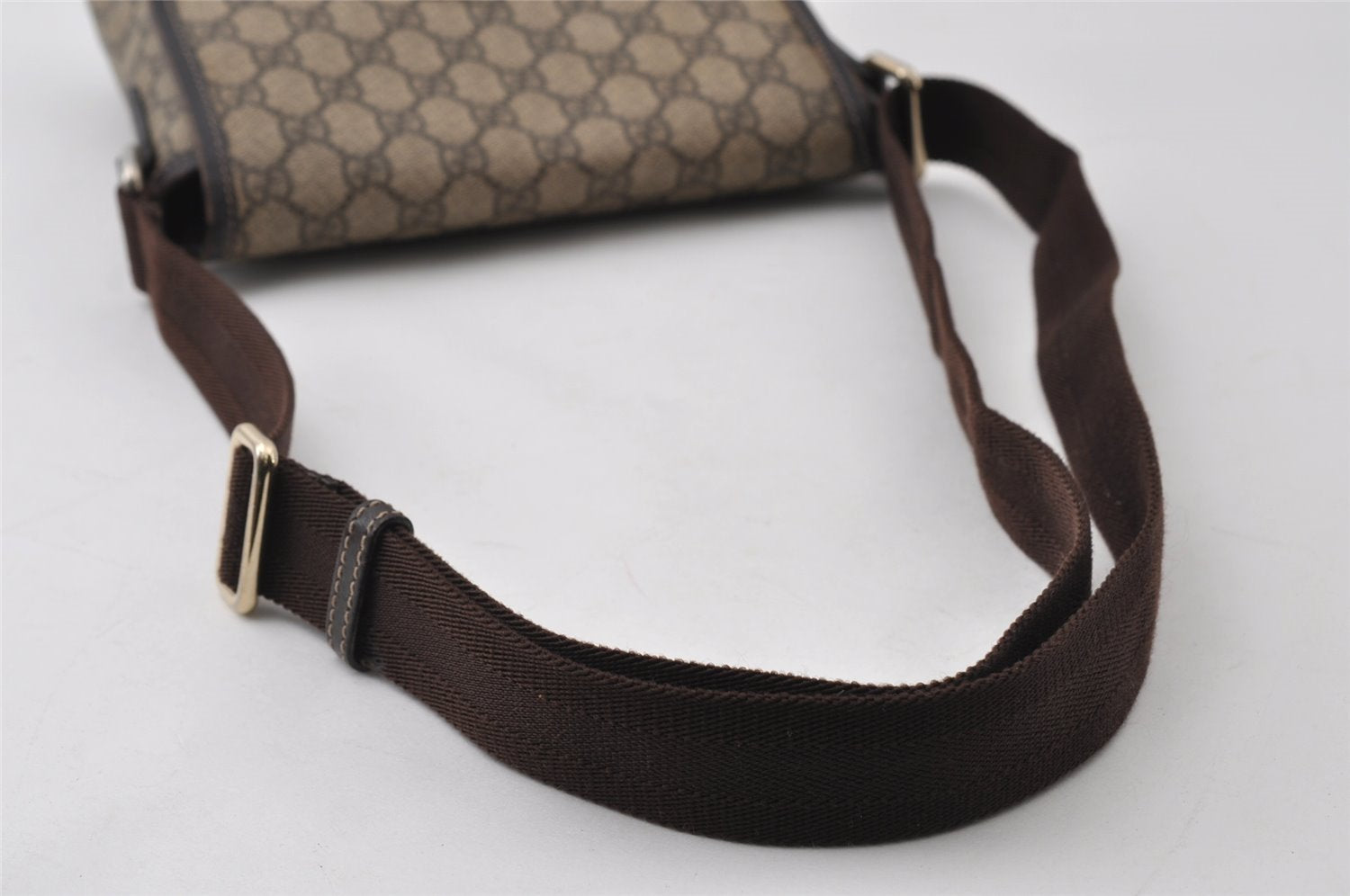 Authentic GUCCI Shoulder Cross Body Bag Purse GG PVC Leather 223666 Brown 3933I