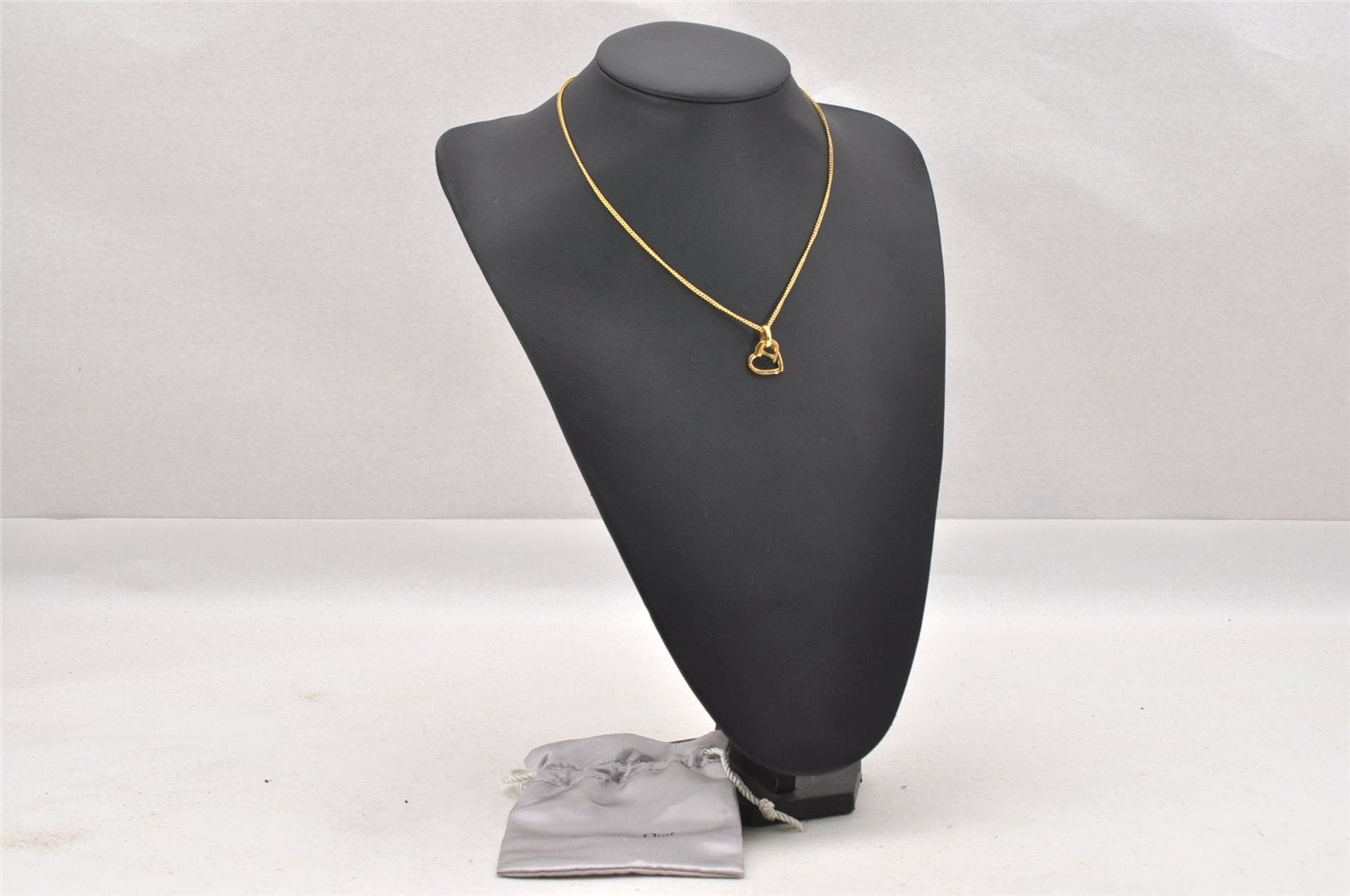 Authentic Christian Dior Vintage Gold Tone Chain Pendant Necklace CD 3979I