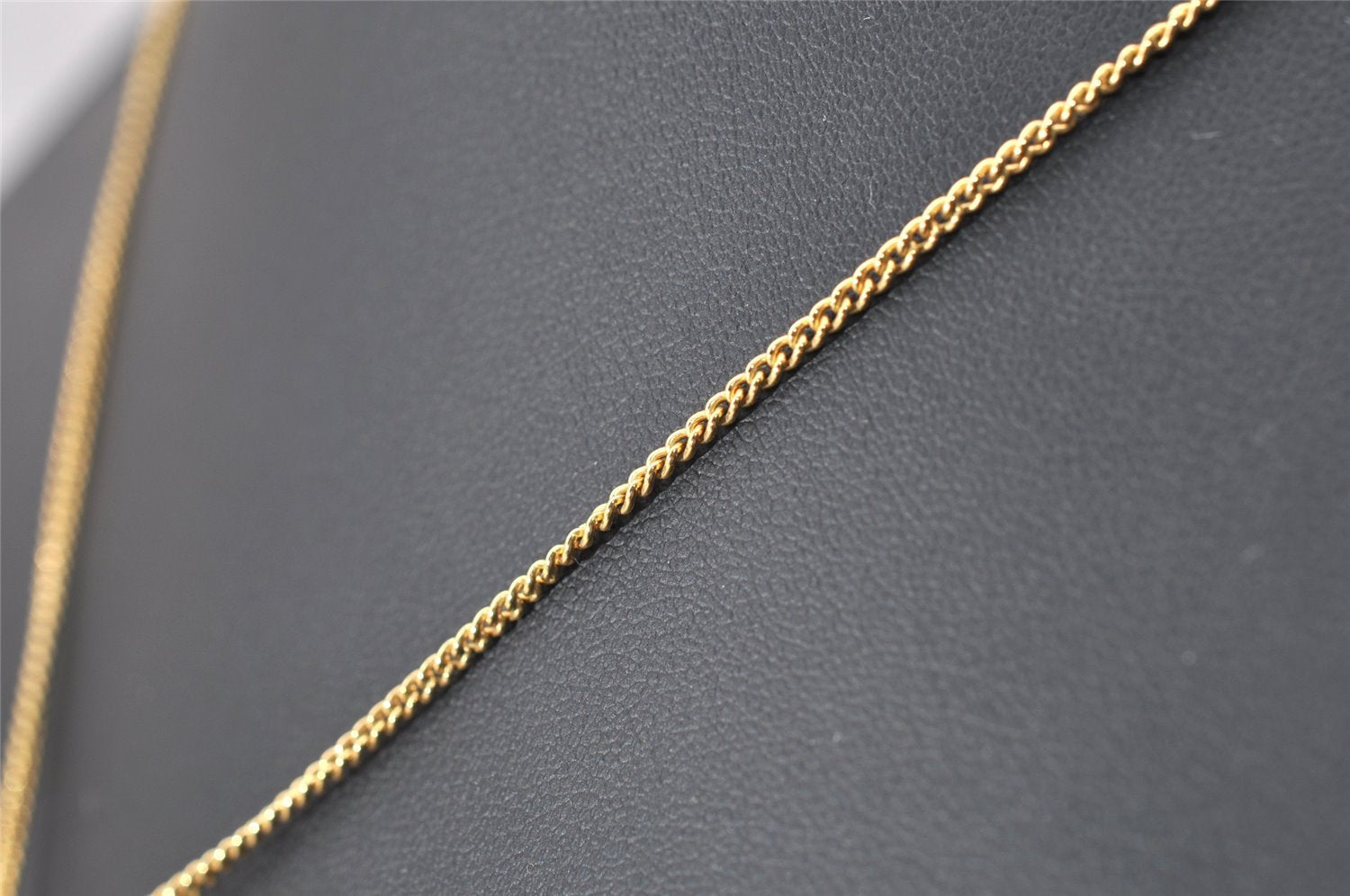 Authentic Christian Dior Vintage Gold Tone Chain Pendant Necklace CD 3979I