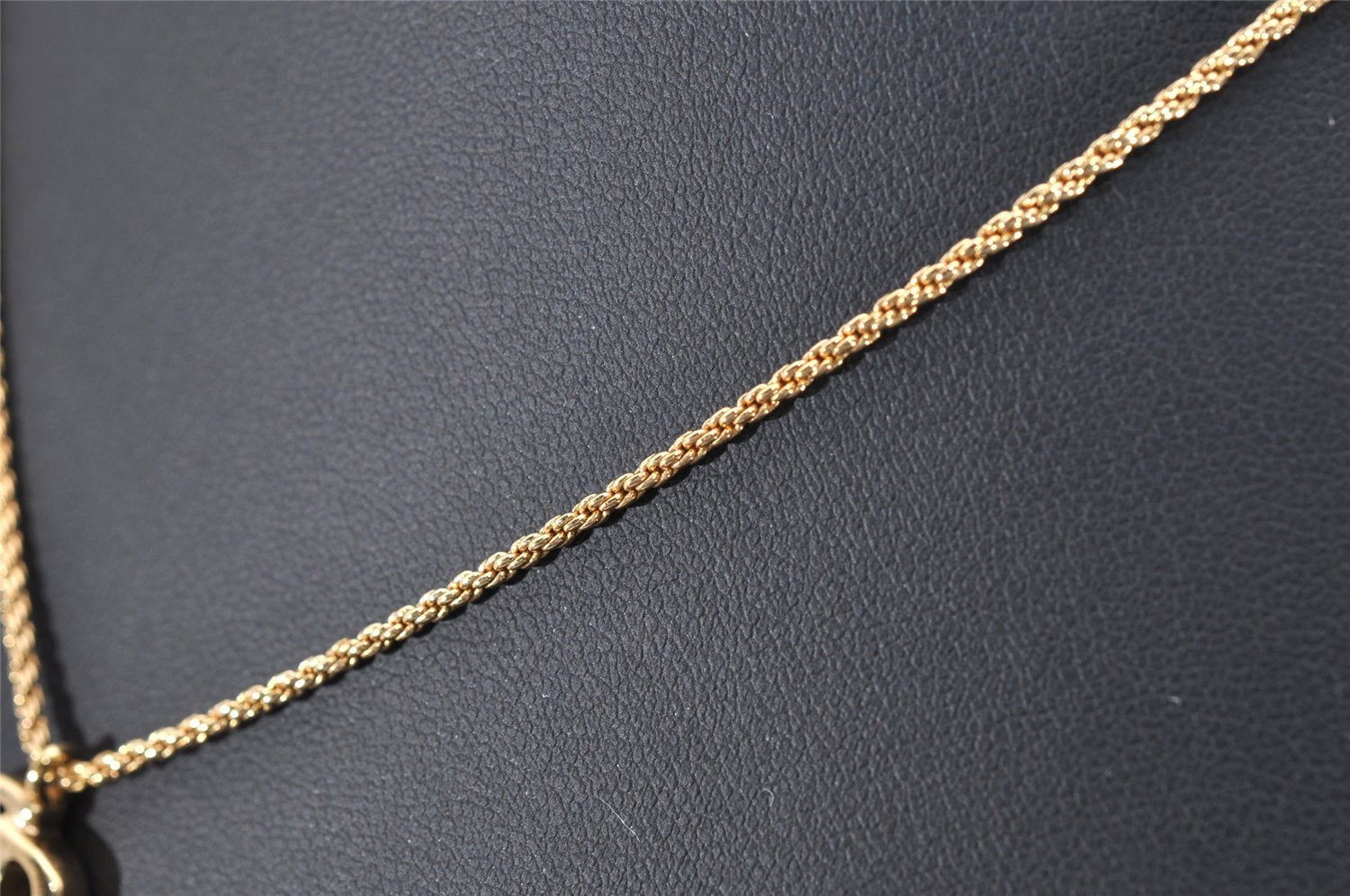 Authentic Christian Dior Vintage Gold Tone Chain Pendant Necklace CD 3983I