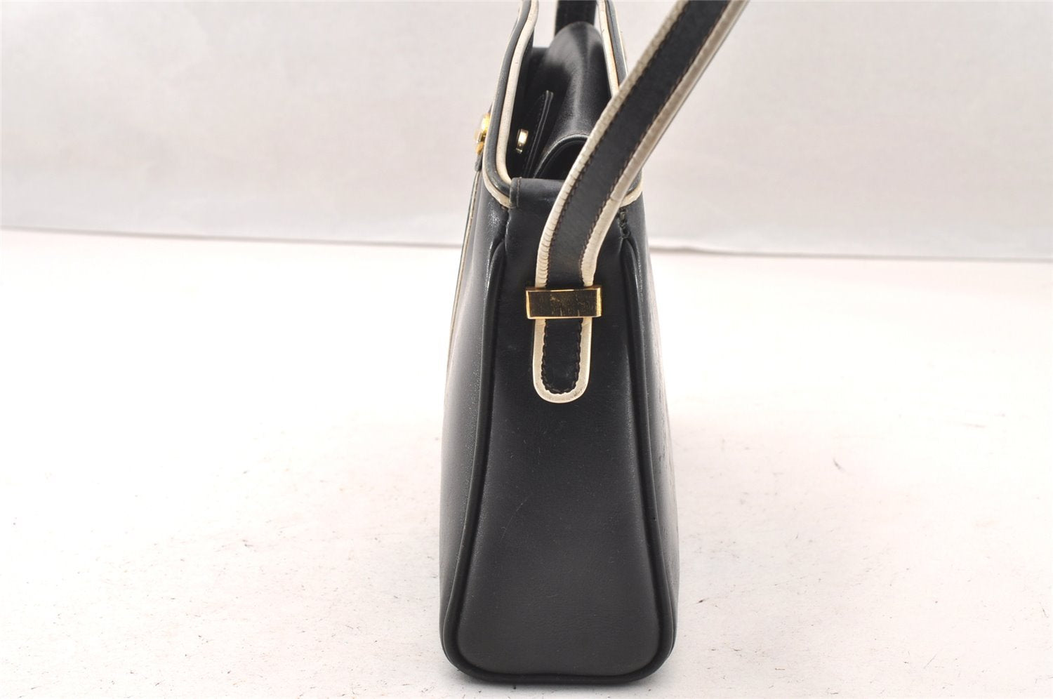 Authentic GUCCI Vintage Shoulder Cross Body Bag Purse Leather Black 4031I