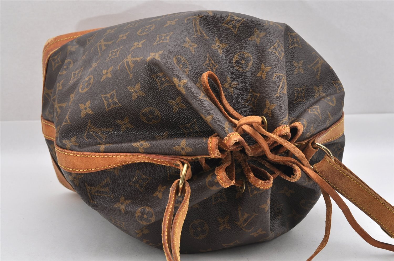 Authentic Louis Vuitton Monogram Noe Shoulder Drawstring Bag M42224 LV 4033I