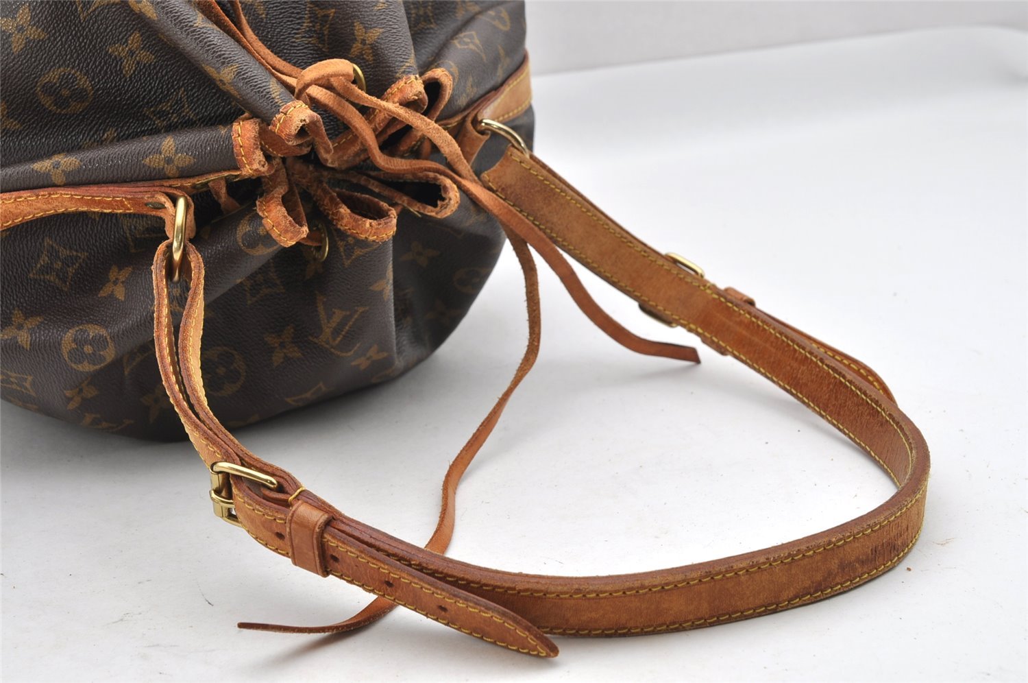 Authentic Louis Vuitton Monogram Noe Shoulder Drawstring Bag M42224 LV 4033I