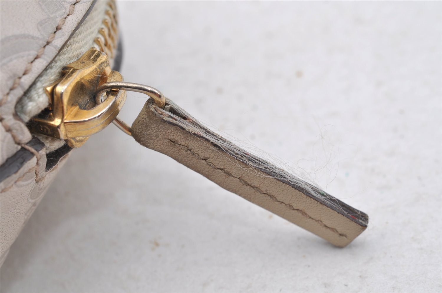 Authentic GUCCI Vintage Guccissima GG Leather Pouch Purse 141811 White 4076I