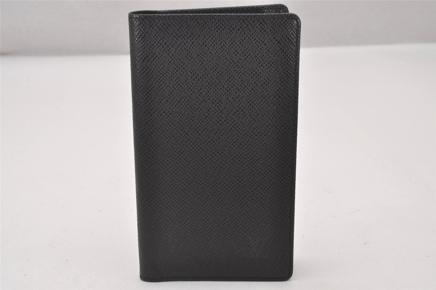 Authentic Louis Vuitton Taiga Agenda Poche Notebook Cover Black R20425 LV 4088I