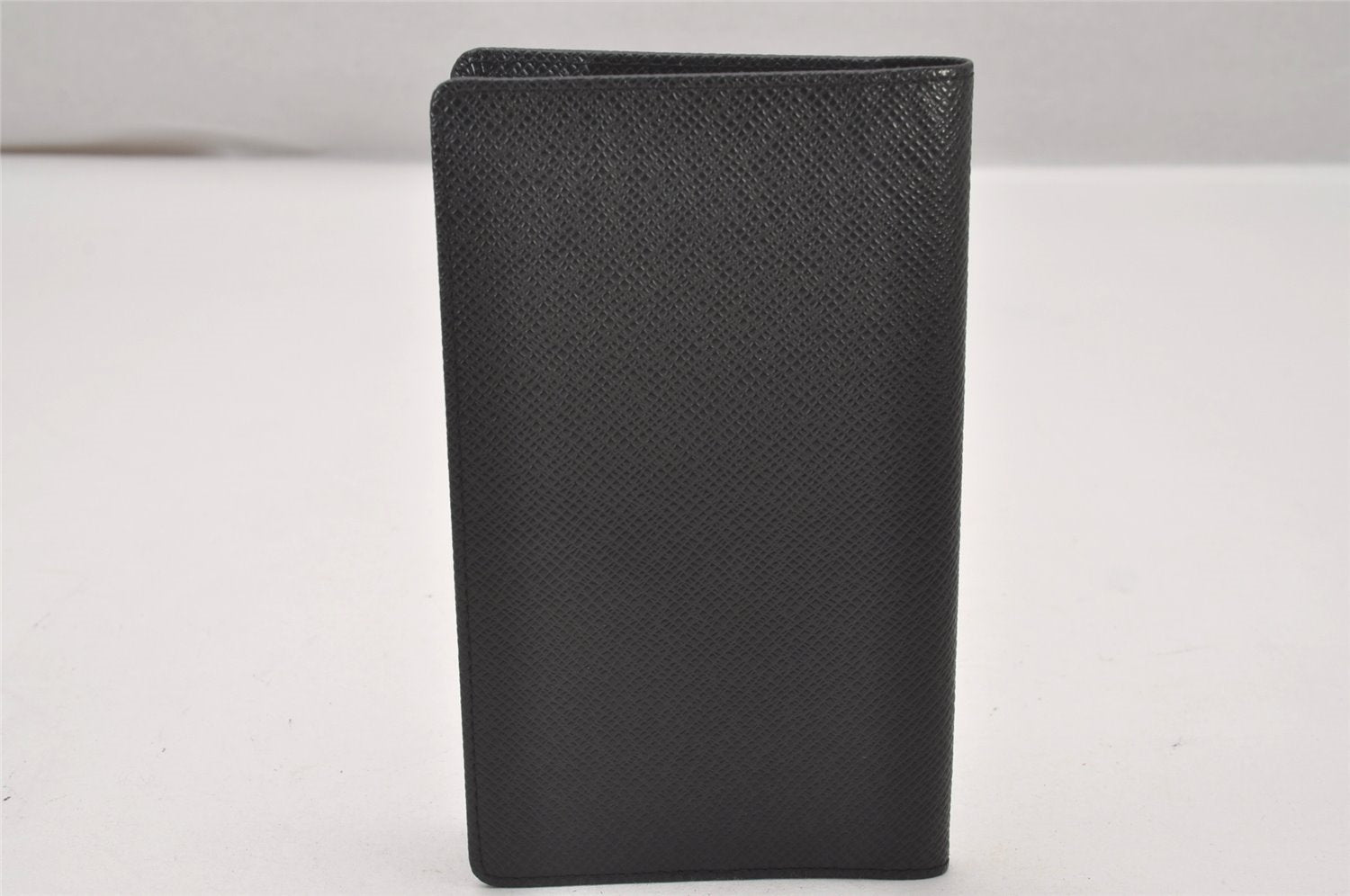 Authentic Louis Vuitton Taiga Agenda Poche Notebook Cover Black R20425 LV 4088I