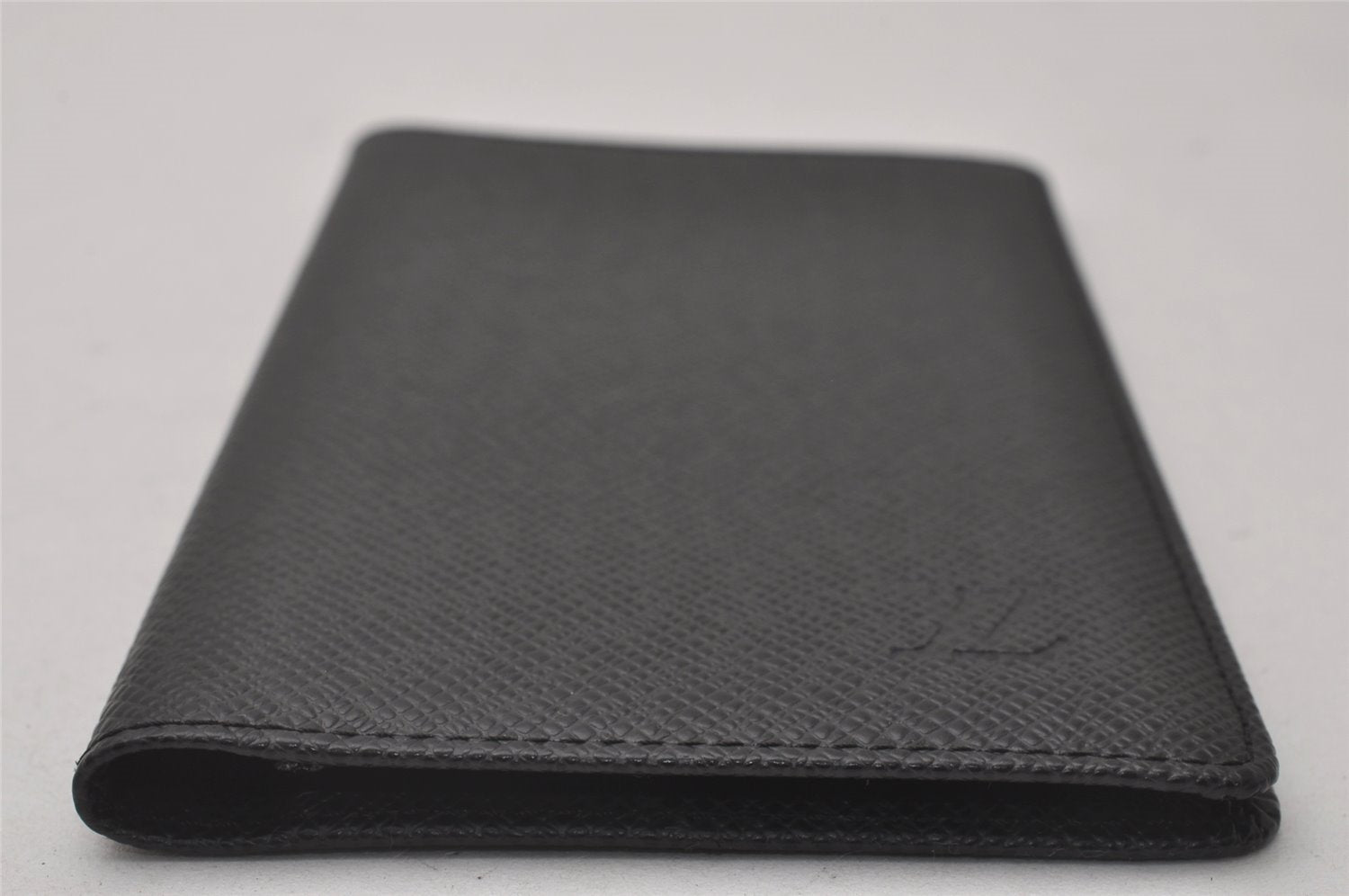 Authentic Louis Vuitton Taiga Agenda Poche Notebook Cover Black R20425 LV 4088I