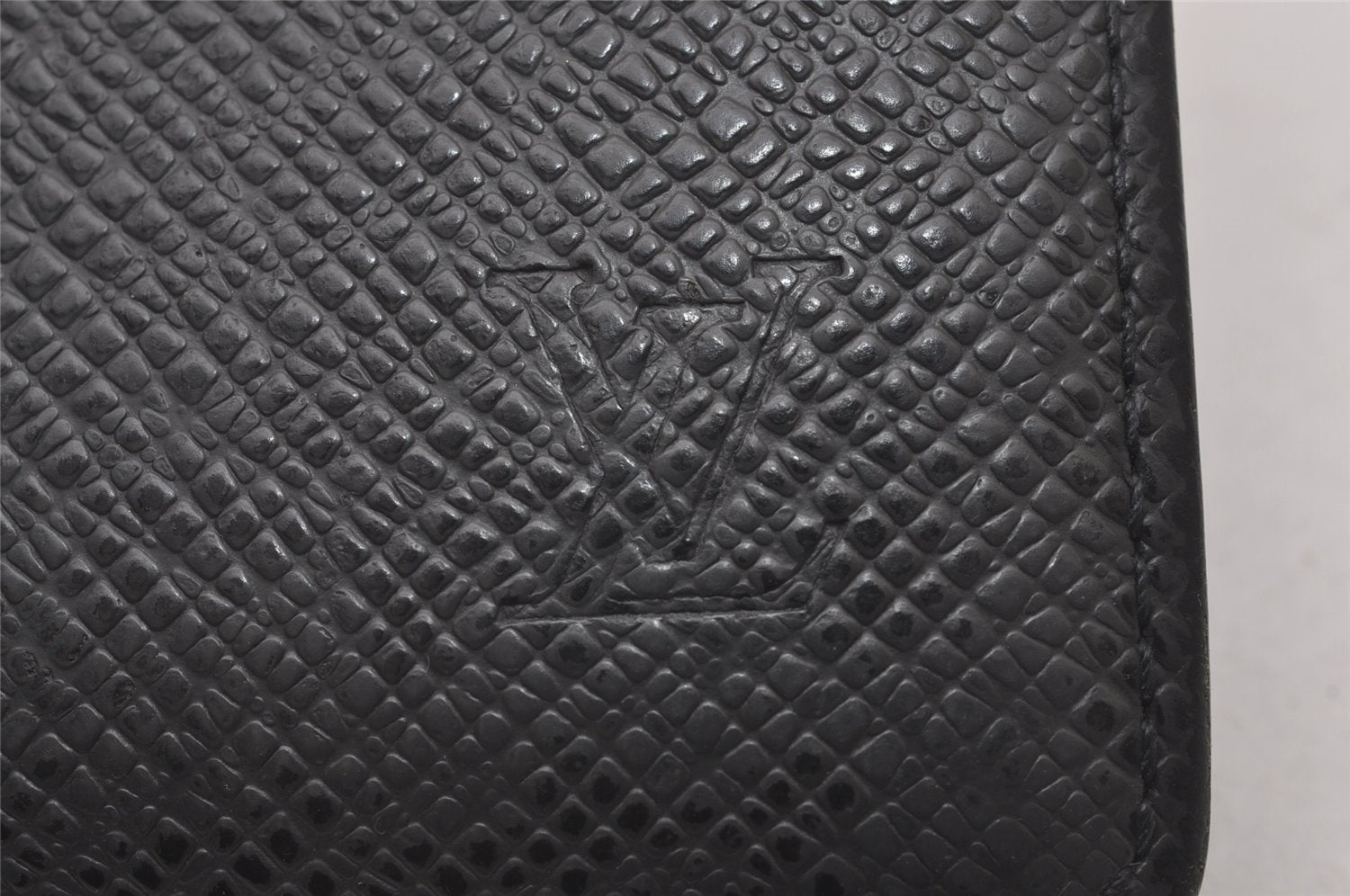 Auth Louis Vuitton Taiga Enveloppe Cartes de Visite Card Case Black Junk 4101I