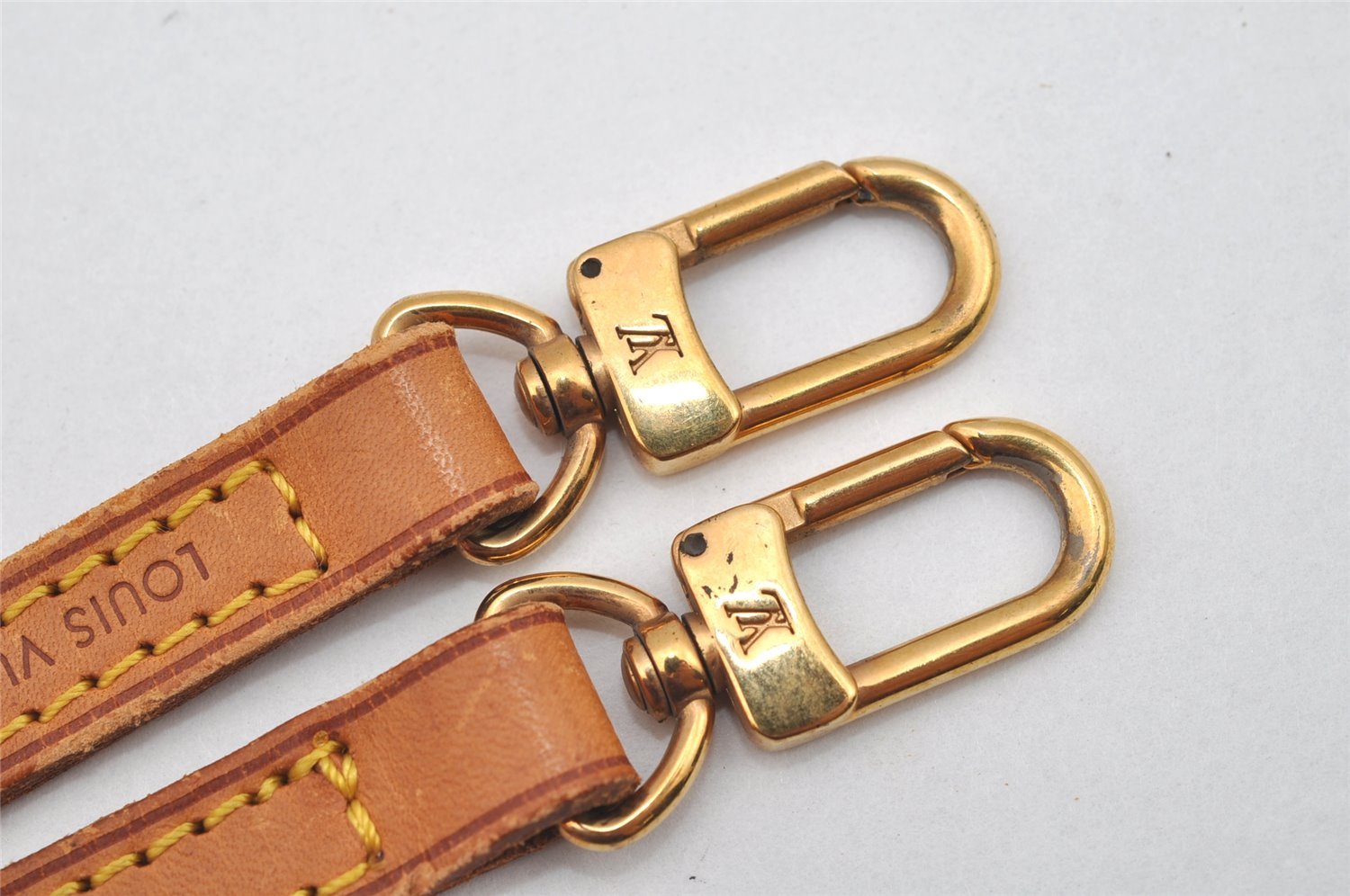 Authentic Louis Vuitton Leather Shoulder Strap Beige 47.2