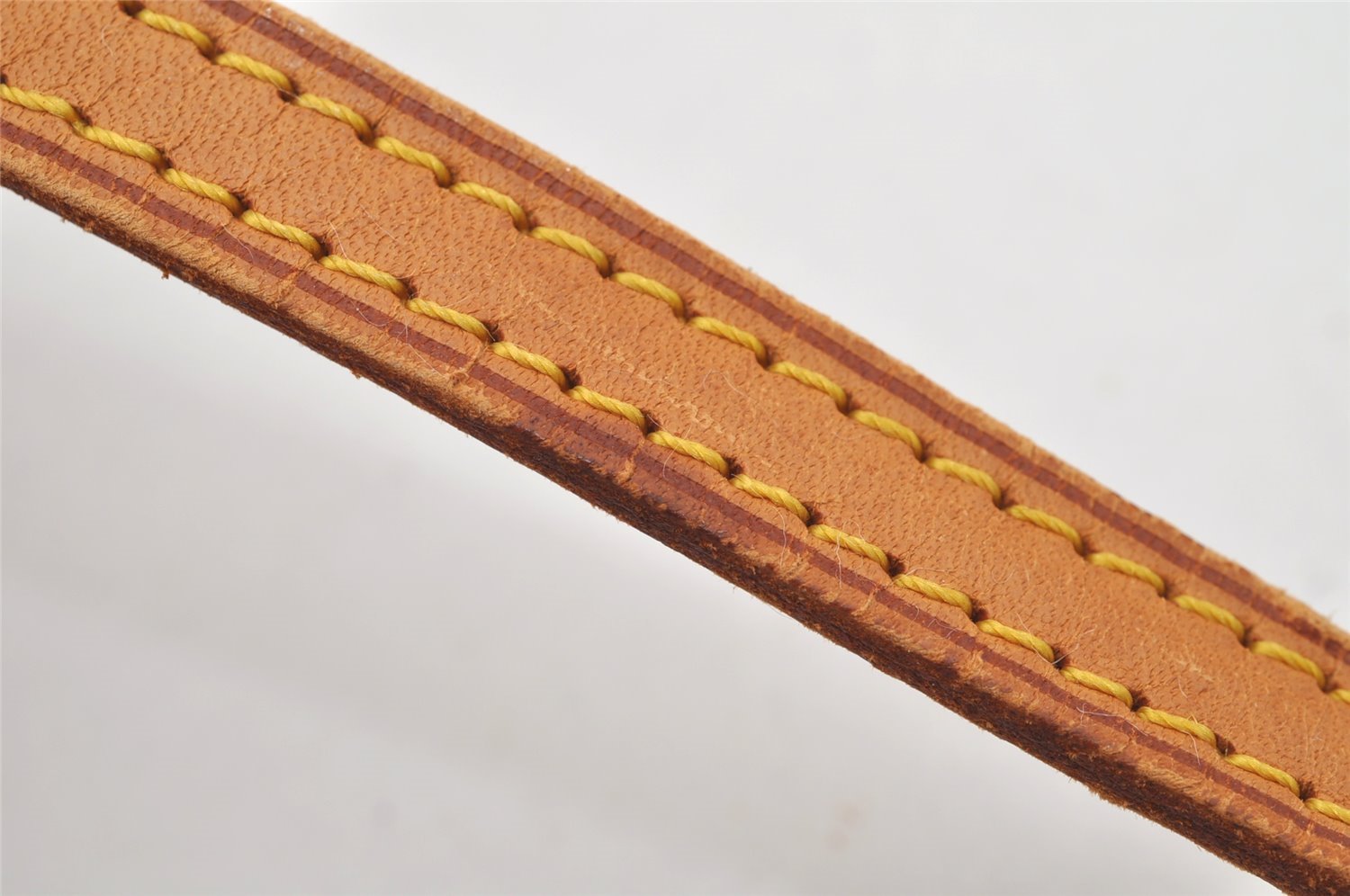 Authentic Louis Vuitton Leather Shoulder Strap Beige 47.2