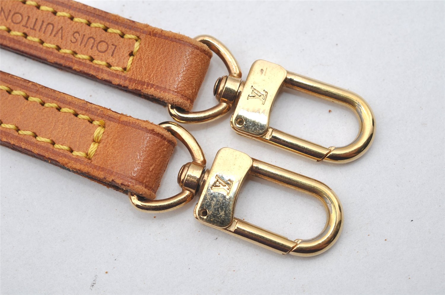 Authentic Louis Vuitton Leather Shoulder Strap Beige 46.9