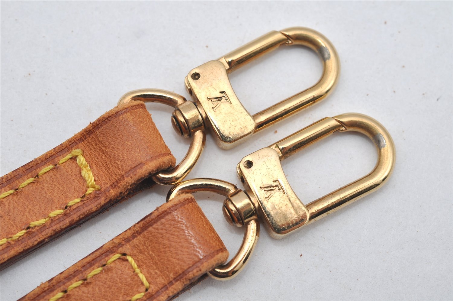 Authentic Louis Vuitton Leather Shoulder Strap Beige 46.9