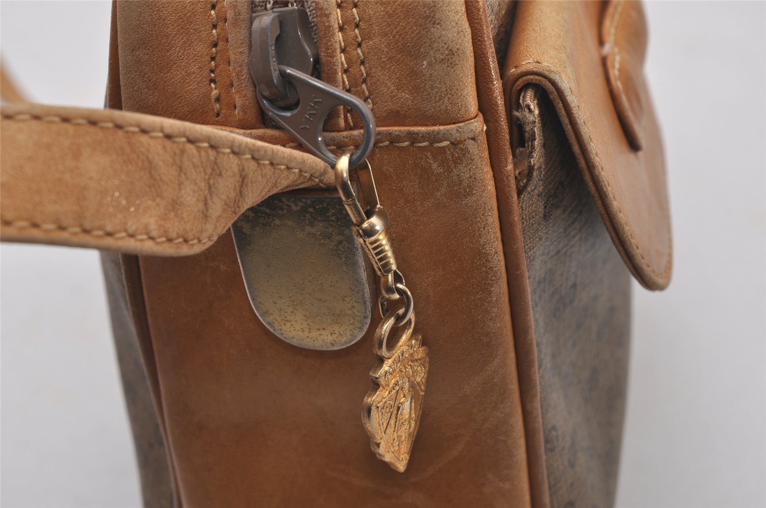 Authentic GUCCI Micro GG PVC Leather Shoulder Cross Body Bag Brown Junk 4145I