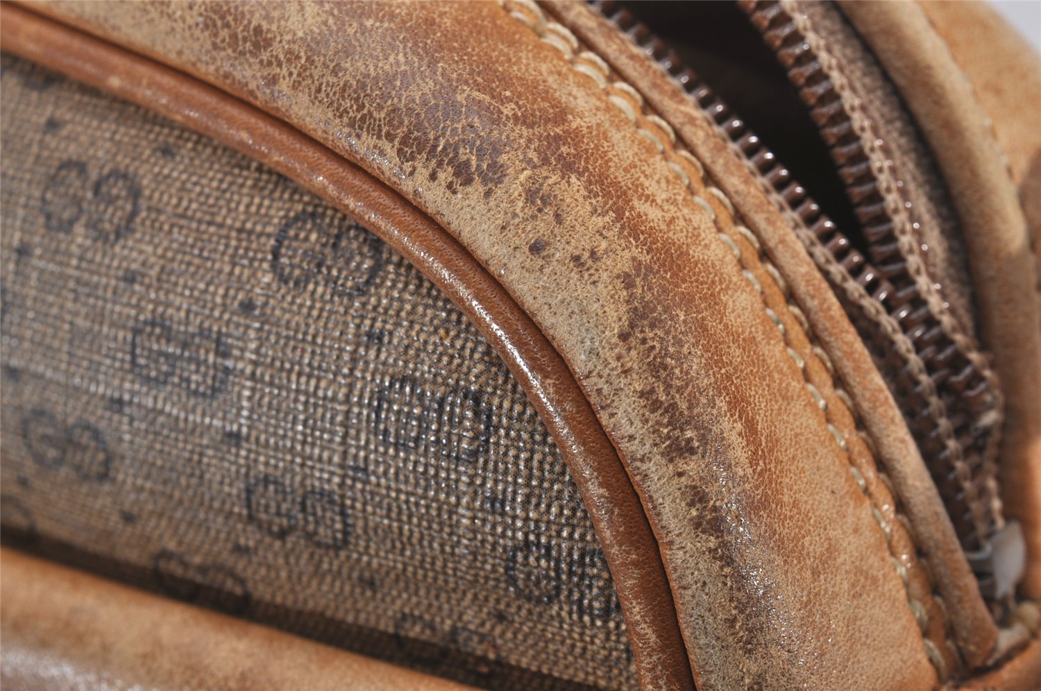 Authentic GUCCI Micro GG PVC Leather Shoulder Cross Body Bag Brown Junk 4145I