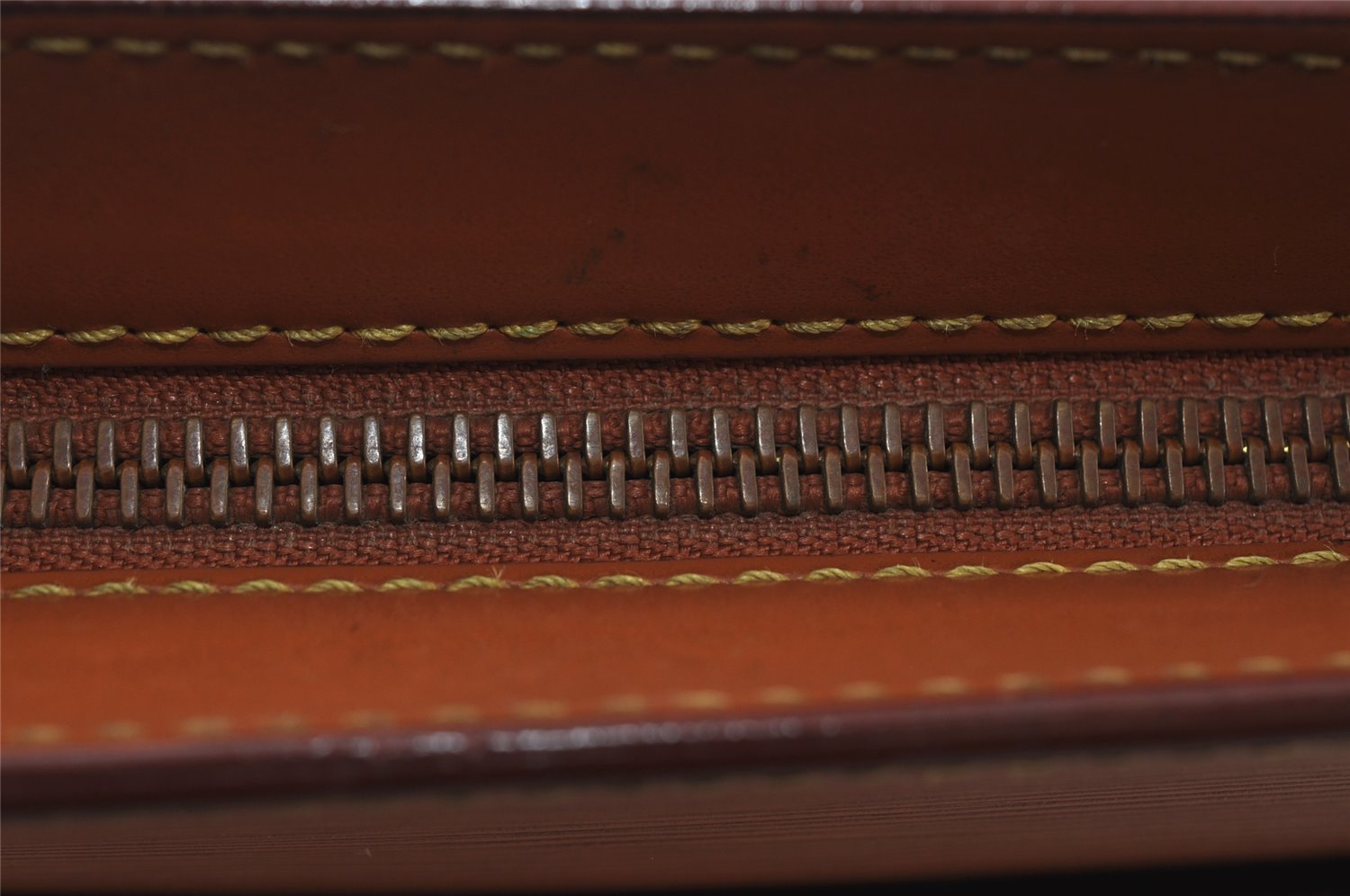 Authentic Louis Vuitton Epi Pochette Homme Clutch Hand Bag Brown M52528 LV 4157I