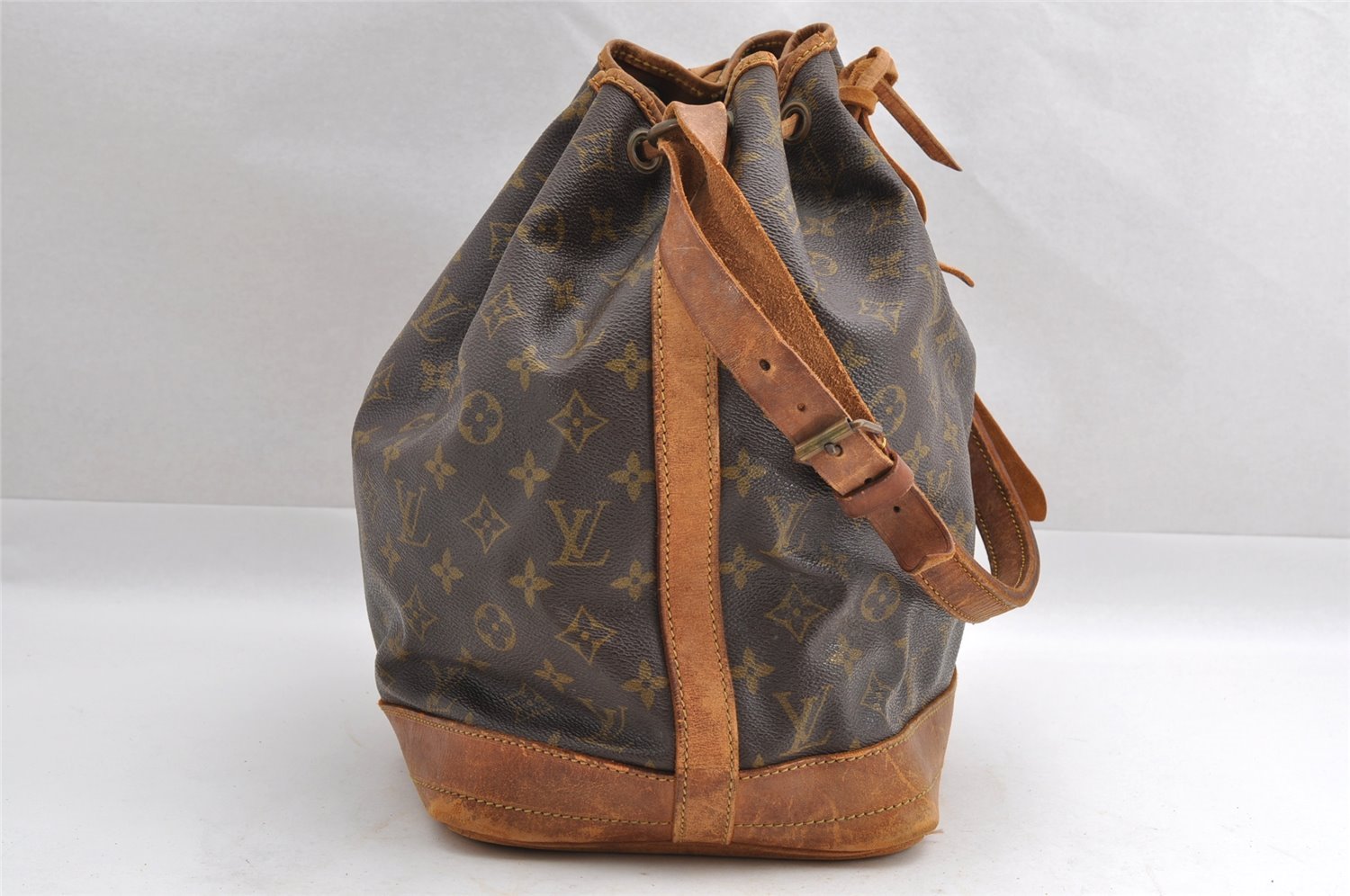 Authentic Louis Vuitton Monogram Noe Shoulder Drawstring Bag Old Model LV 4181I
