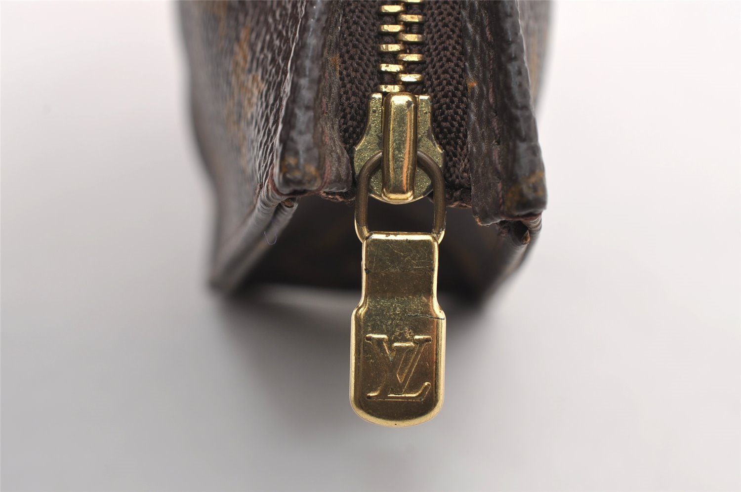 Authentic Louis Vuitton Monogram Poche Toilette 15 M47546 Cosmetics Pouch 4193I