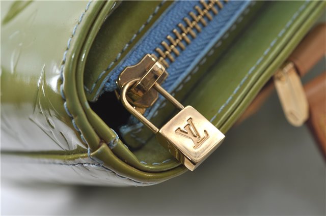 Authentic Louis Vuitton Vernis Houston Shoulder Bag M91005 Light Green LV 4194D