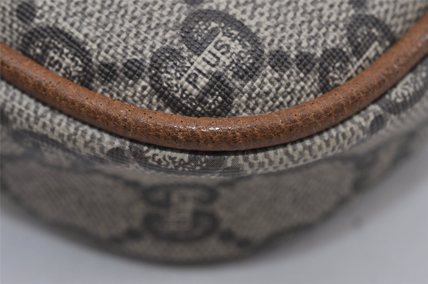 Authentic GUCCI GG Plus Shoulder Cross Body Bag Purse PVC Leather Brown 4202I