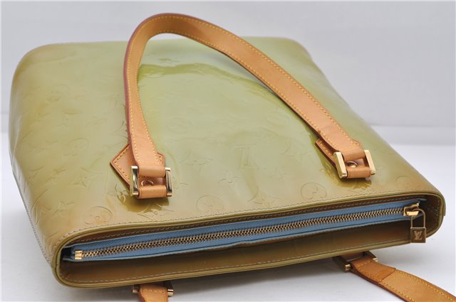 Authentic Louis Vuitton Vernis Houston Shoulder Bag M91005 Light Green LV 4224D